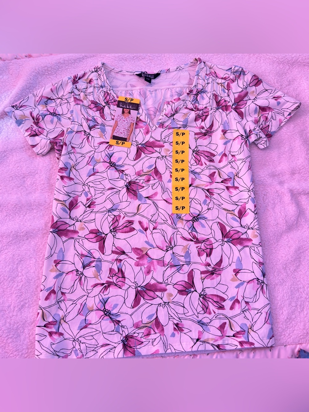 Floral Short-Sleeve V-Neck Top in Pink